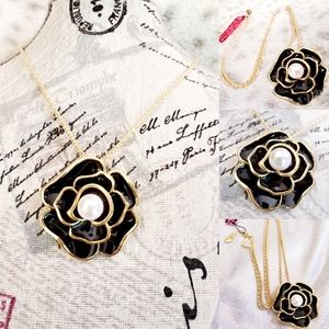 Gold black pearl flower necklace brooch